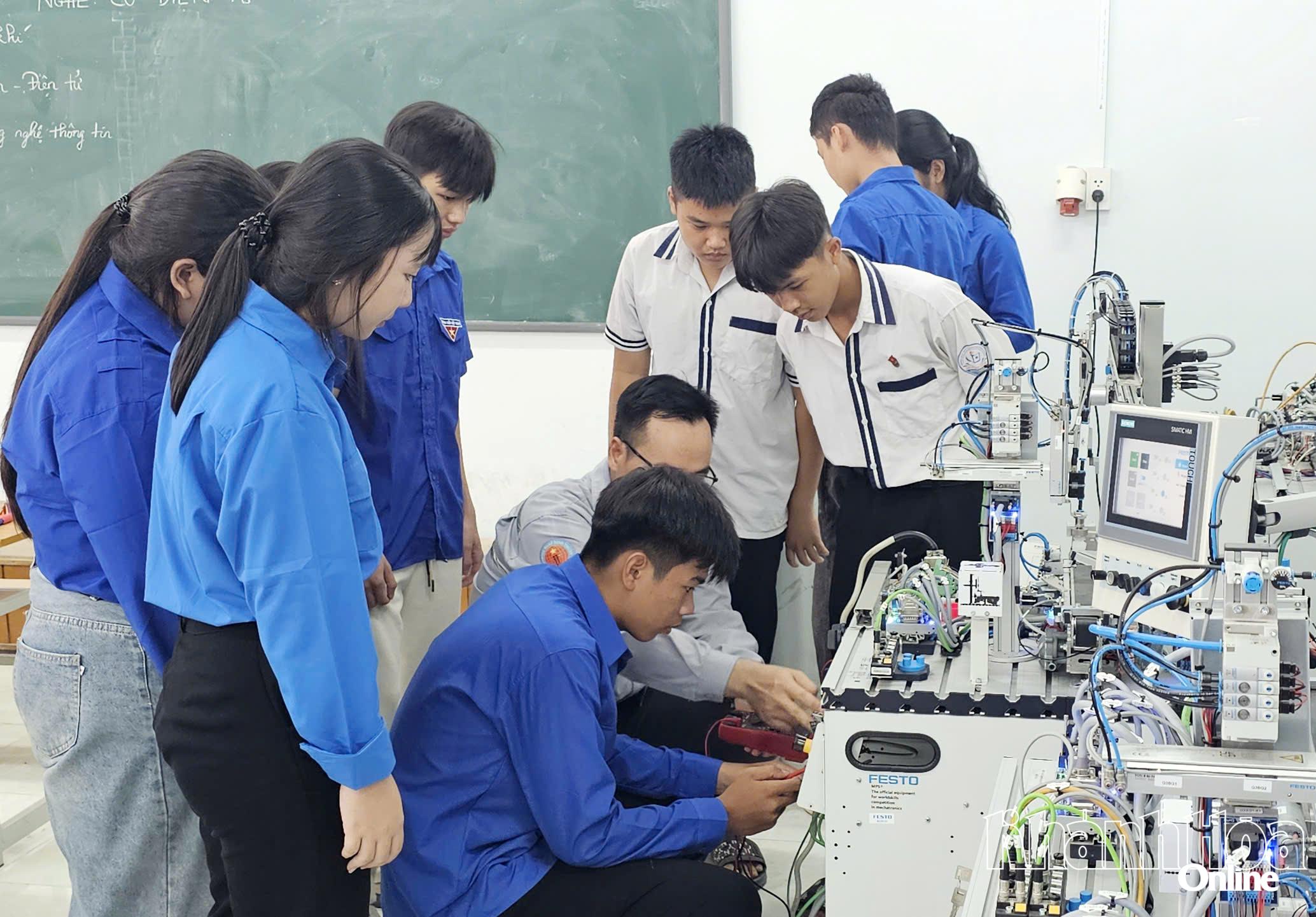 Trường Cao đẳng Công nghệ - Năng lượng Khánh Hòa.