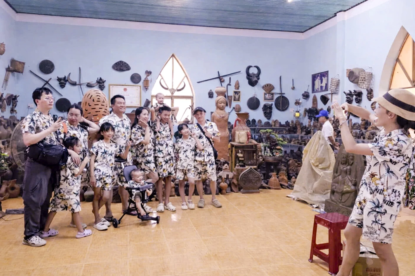 Du khách ghé đến Khánh Hòa dịp Ngày hội Văn hóa dân tộc Chăm lần thứ VI.