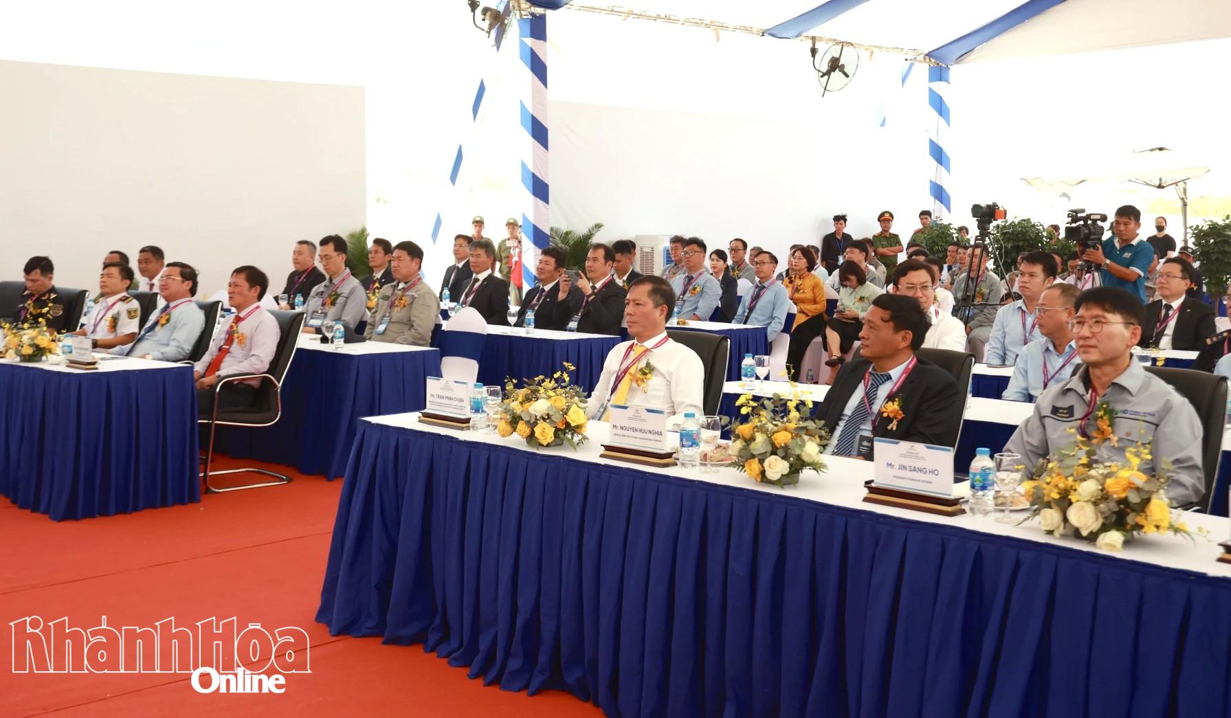 Các đại biểu dự lễ động thổ.