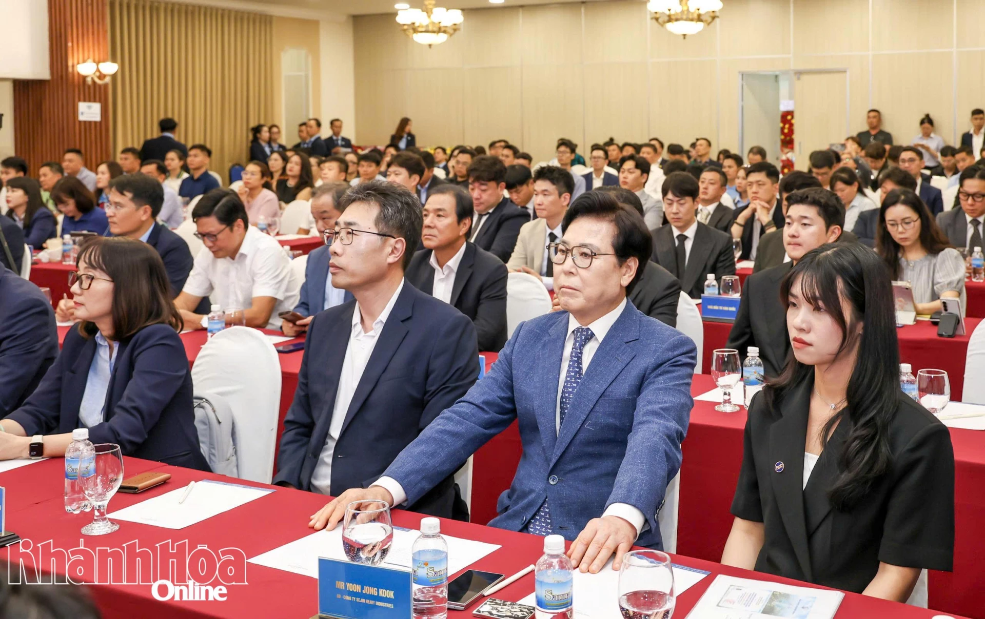 Các nhà đầu tư, doanh nghiệp tham dự hội nghị