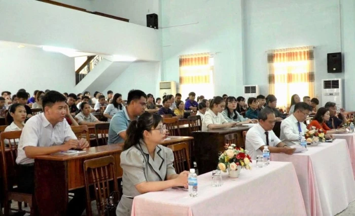 Bồi dưỡng nhận thức về Đảng cho 120 quần chúng ưu tú khu vực Cam Ranh