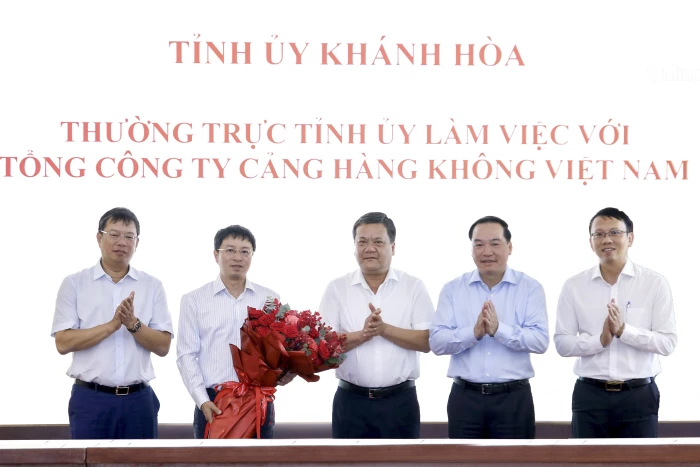 Thường trực Tỉnh ủy Khánh Hòa làm việc với Tổng Công ty Cảng hàng không Việt Nam
