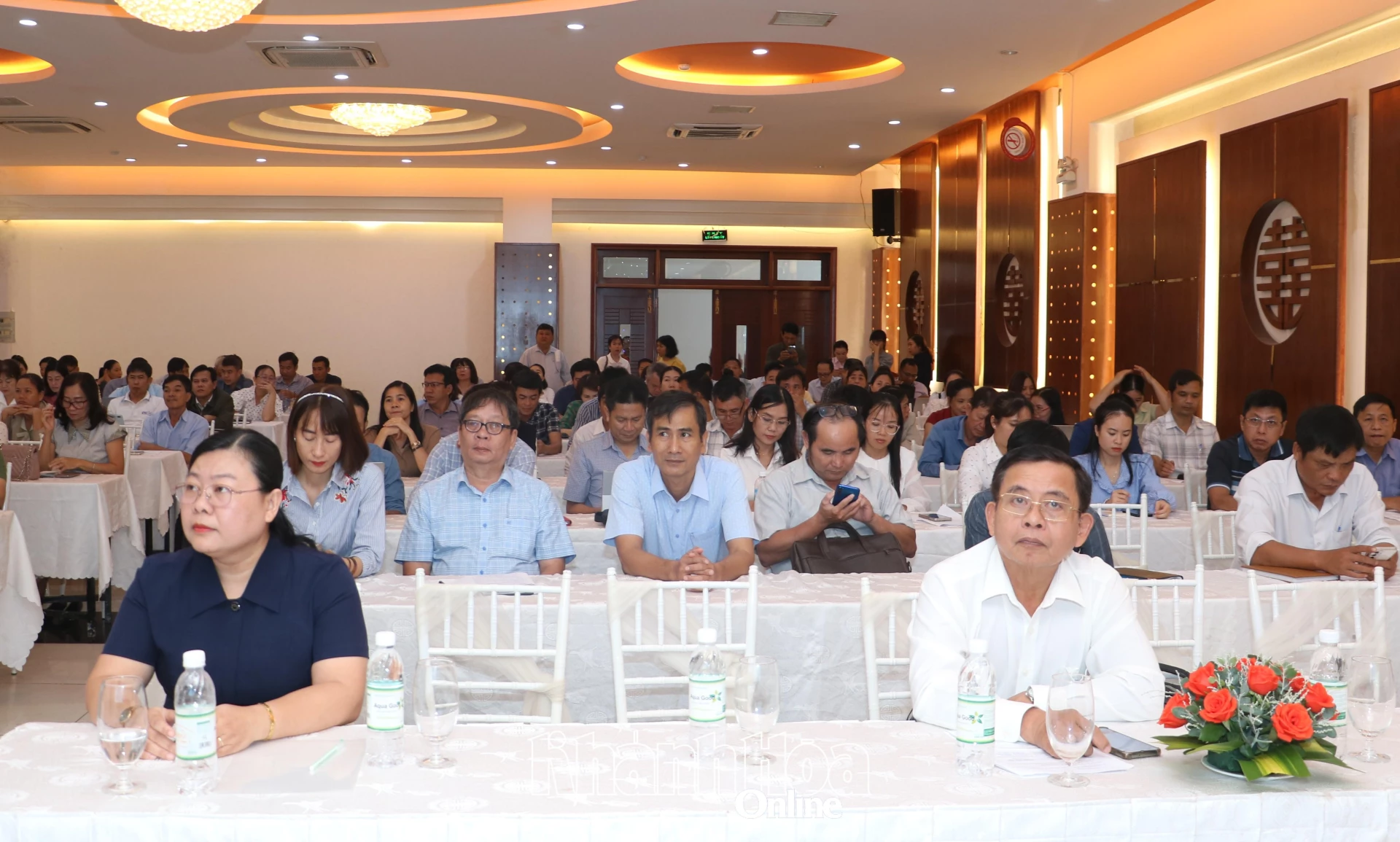 Các đại biểu tham dự hội nghị.