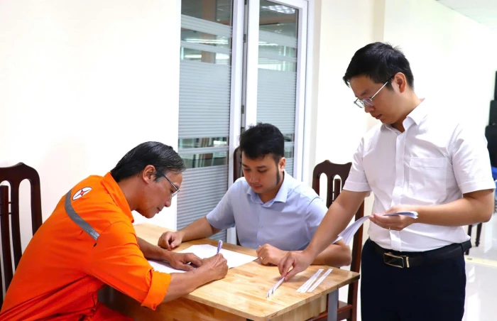Kiểm tra, cấp chứng nhận cho đội ngũ điều độ, vận hành hệ thống điện của KHPC
