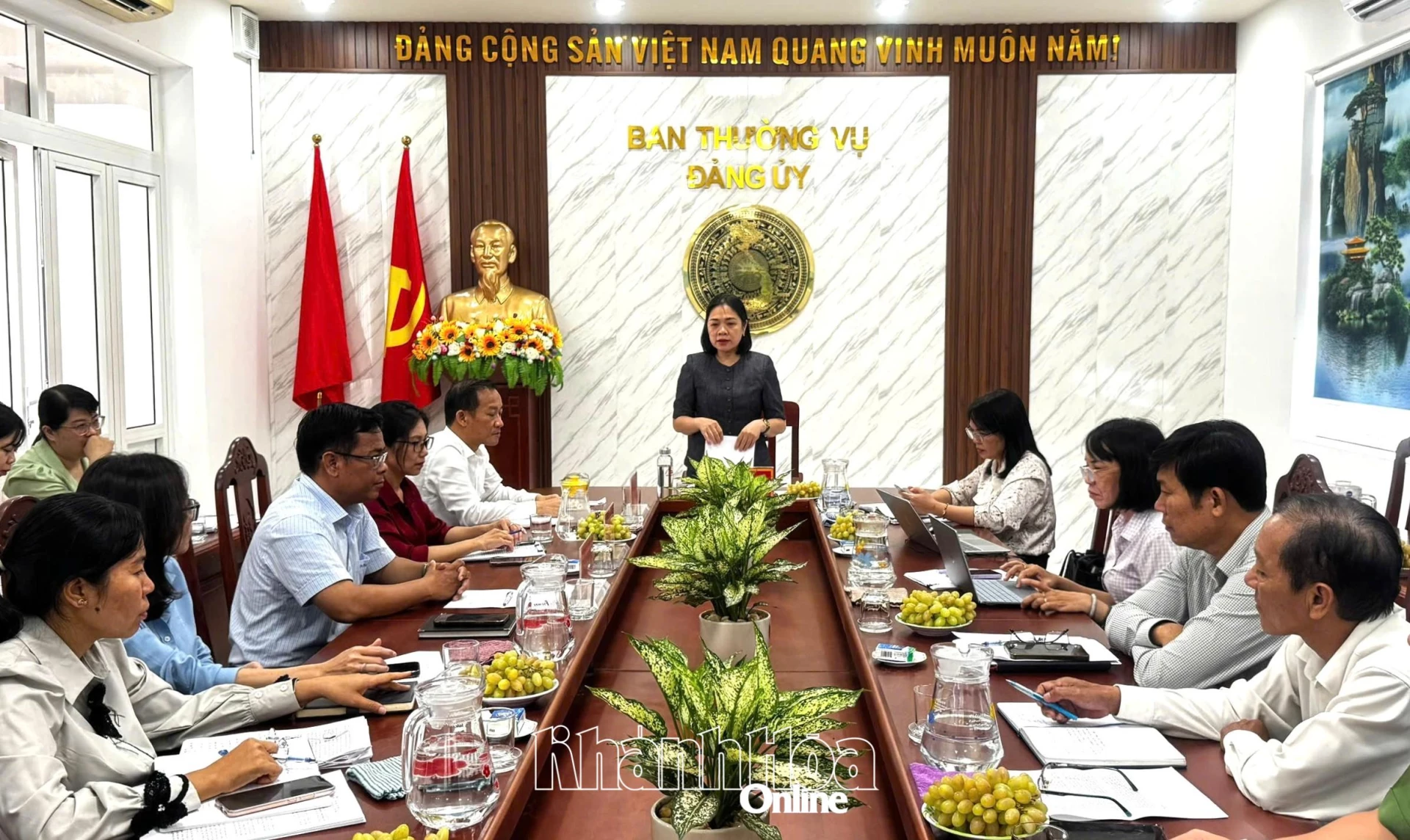 Quang cảnh buổi làm việc.