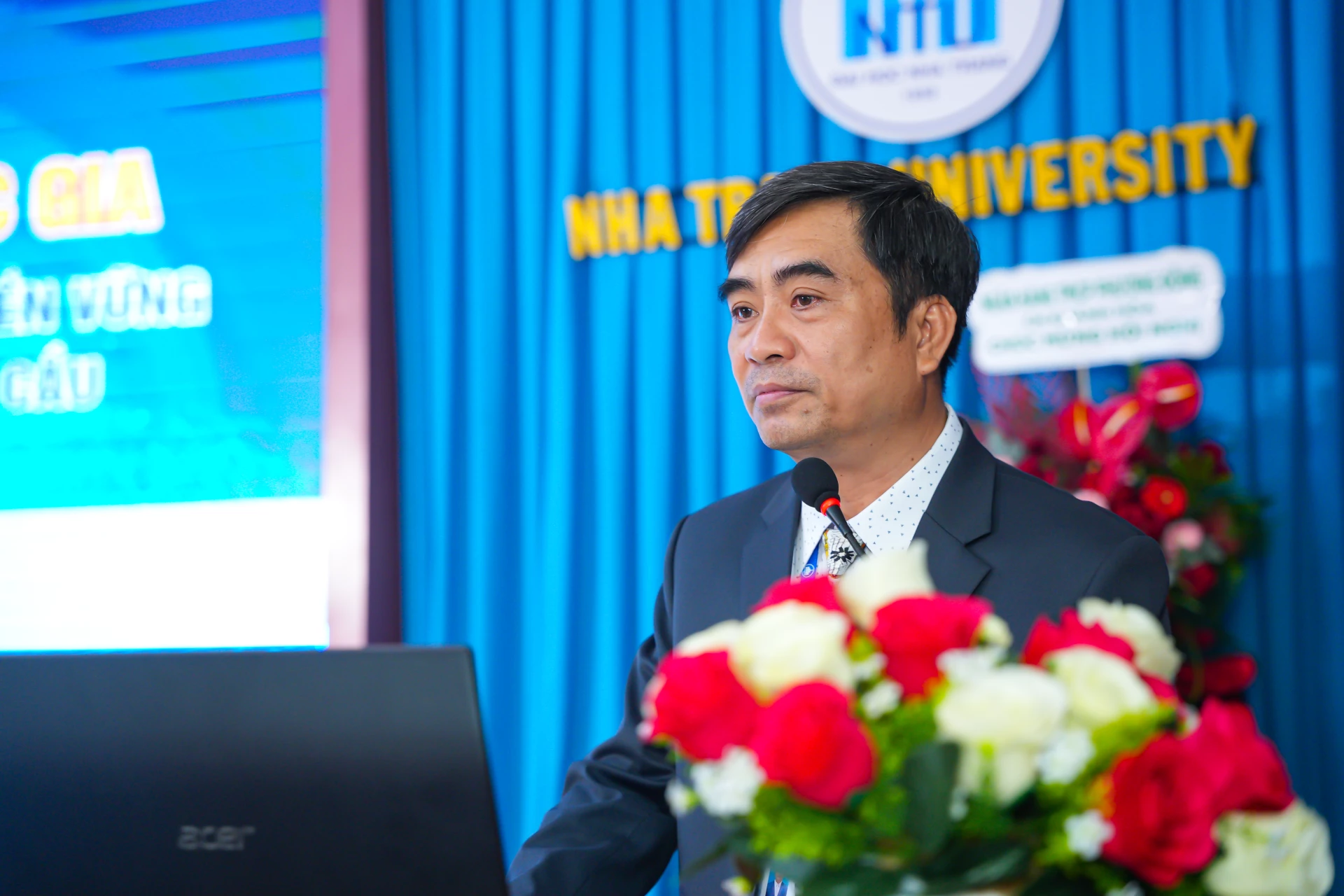 Giáo sư, Tiến sĩ Phạm Quốc Hùng - Phó Hiệu trưởng Trường Đại học Nha Trang phát biểu tại hội thảo.