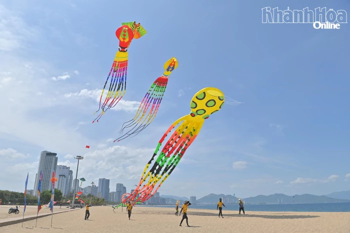 Rực rỡ sắc màu tại Lễ hội thả diều khổng lồ