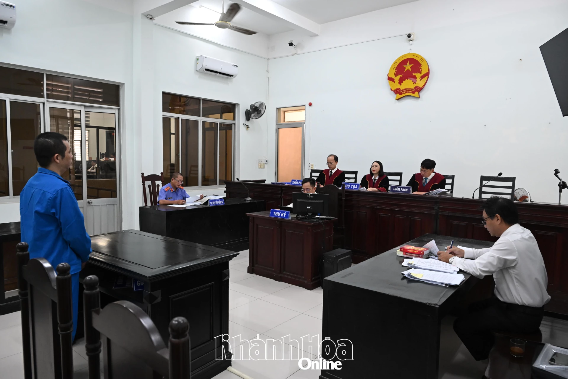 Quang cảnh phiên tòa.
