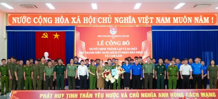 Xã Cam Lâm ra mắt mô hình “Đội Thanh niên xung kích vì Nhân dân phục vụ”