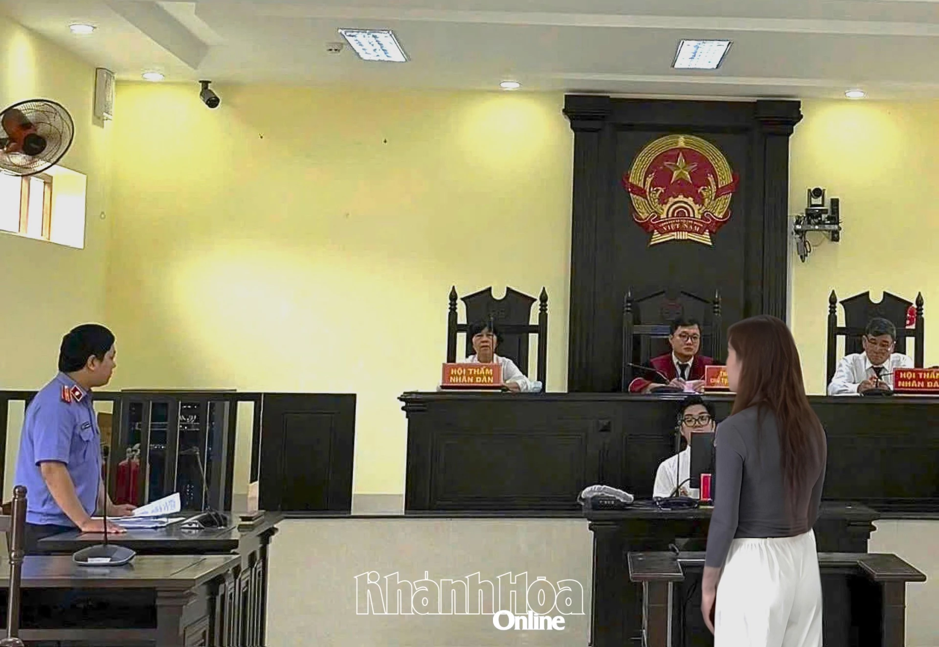 Quang cảnh phiên xử.