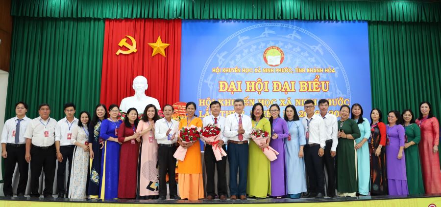 Ban Chấp hành Hội Khuyến học xã Ninh Phước nhiệm kỳ 2026 - 2031 ra mắt đại hội.
