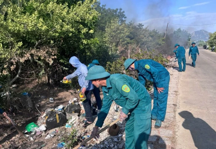 Xã Ninh Hải ra quân tổng dọn vệ sinh môi trường