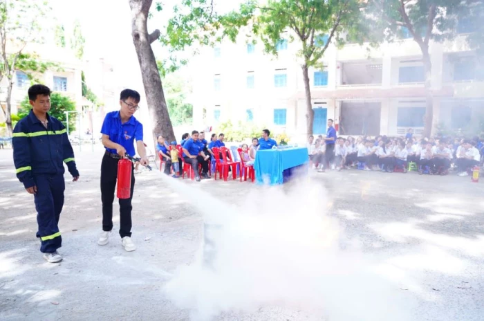 Hơn 300 học sinh tham gia chương trình “Chúng em là chiến sĩ cảnh sát phòng cháy, chữa cháy tương lai”