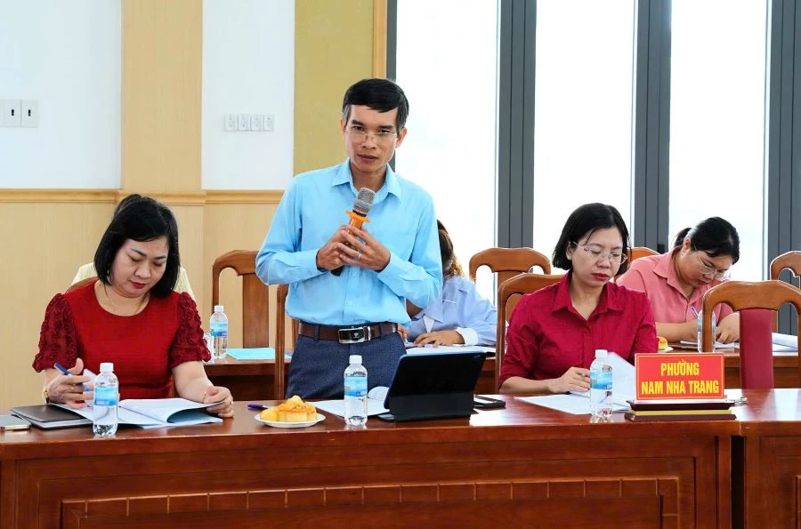 Đại diện phường Nam Nha Trang phát biểu ý kiến tại hội nghị.