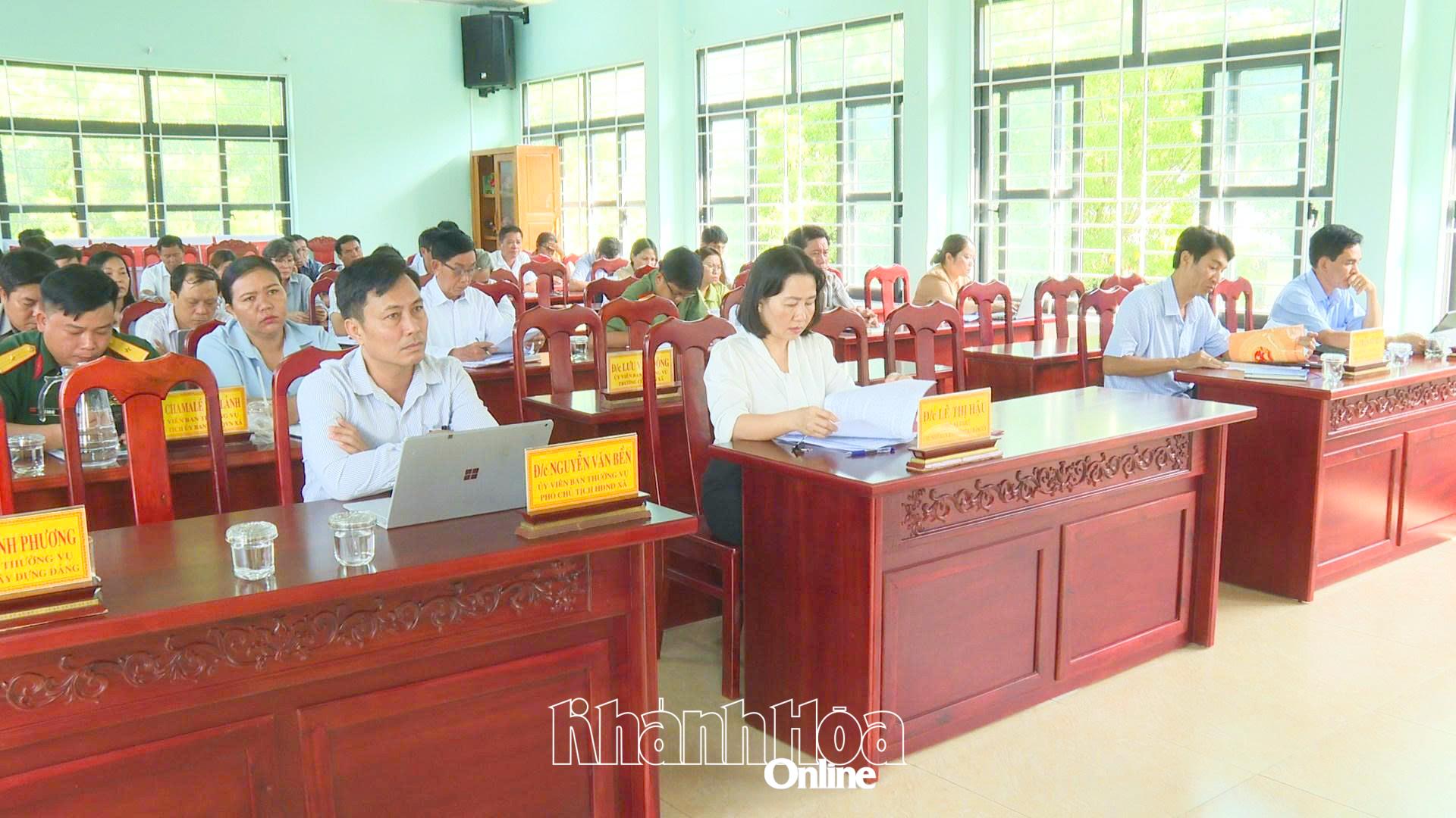 Các đại biểu tham dự hội nghị.