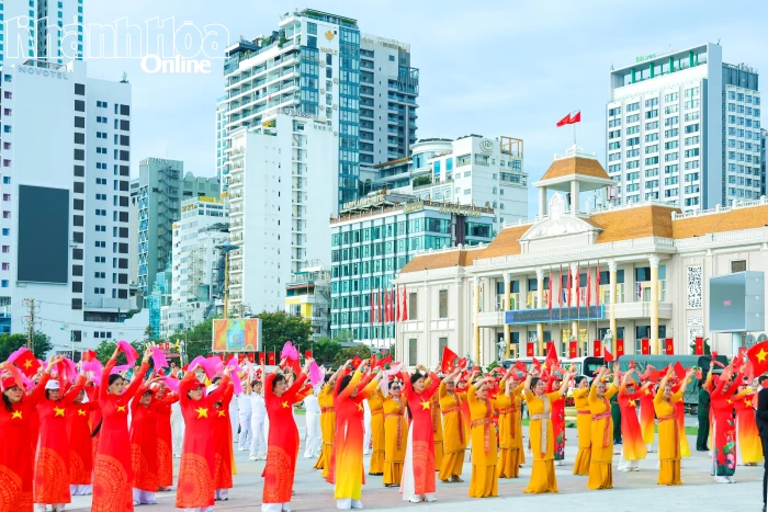 Hơn 600 hội viên Hội UNESCO biểu diễn hưởng ứng Festival Biển Khánh Hòa 2026