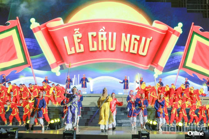 Chạm sắc màu đại dương trong đêm mở đầu lễ hội biển