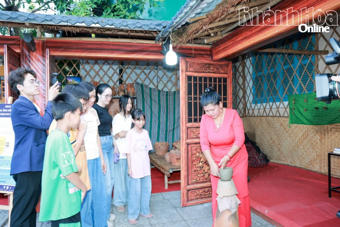 Giữ gìn, phát huy giá trị di sản văn hóa phi vật thể nghệ thuật làm gốm của người Chăm