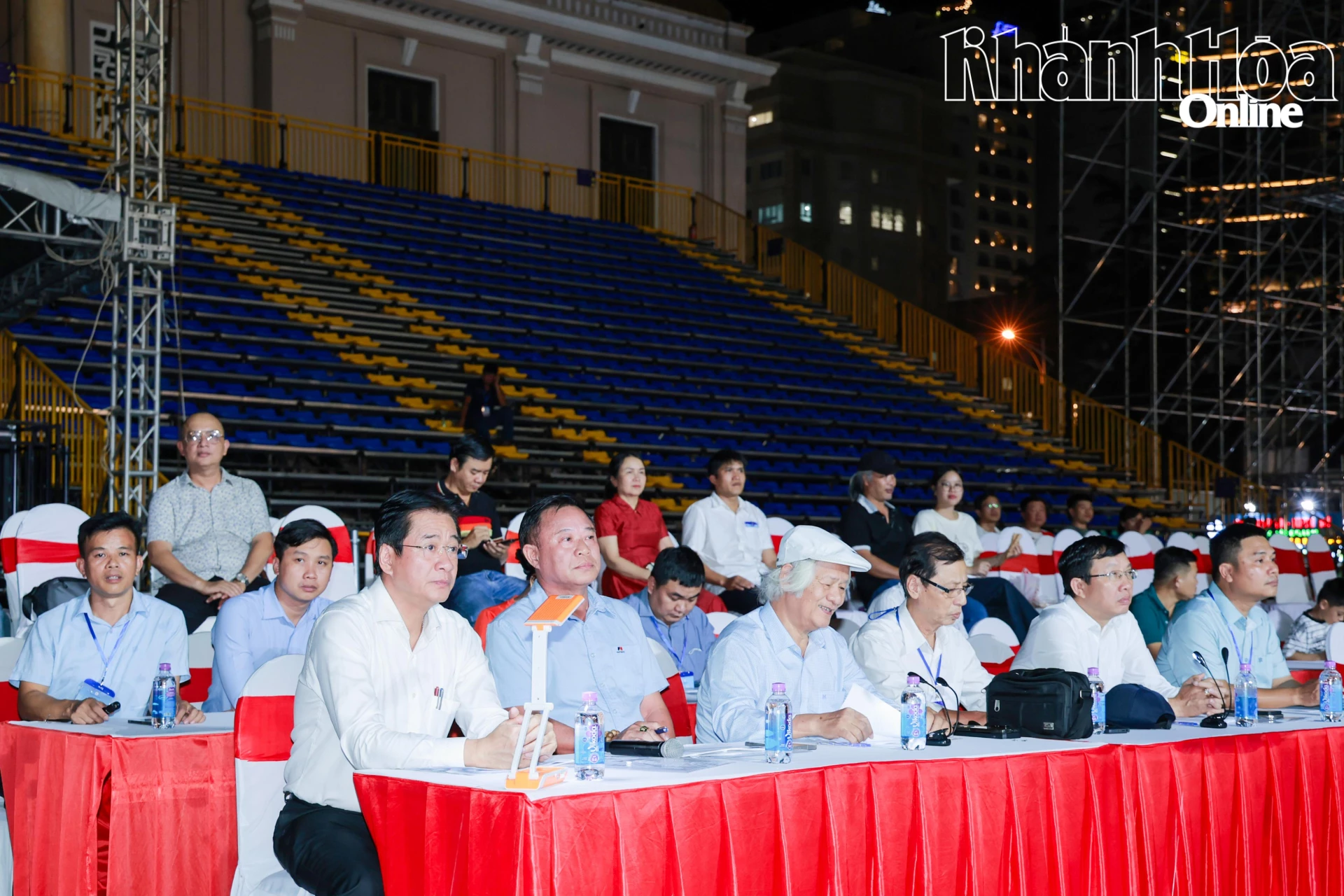 Đồng chí Nguyễn Long Biên chủ trì buổi tổng duyệt.