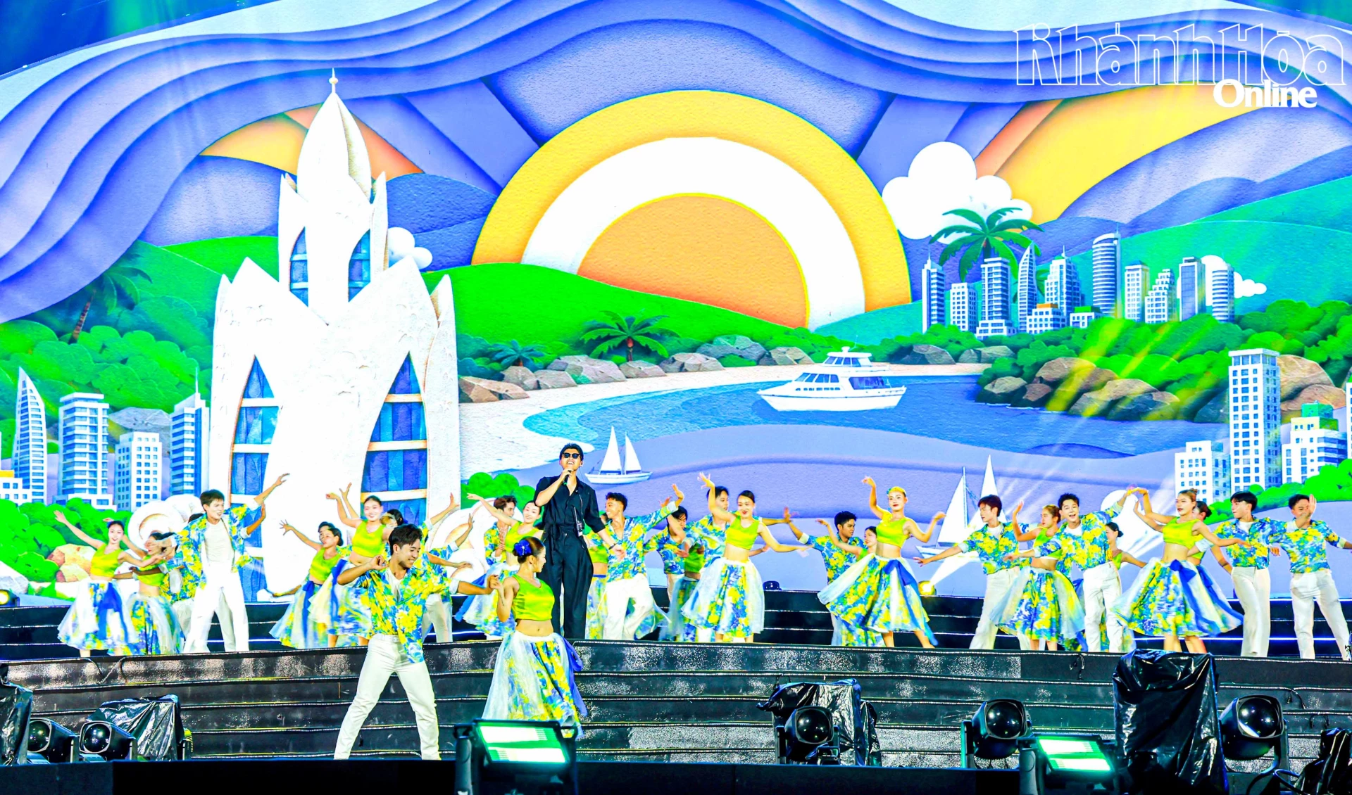 Một cảnh diễn trong đêm tổng duyệt chương trình nghệ thuật lễ khai mạc Festival Biển Khánh Hòa năm 2026.