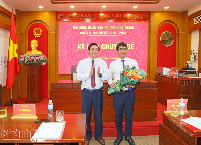 Thống nhất bầu Chủ tịch HĐND, Chủ tịch UBND phường Nha Trang