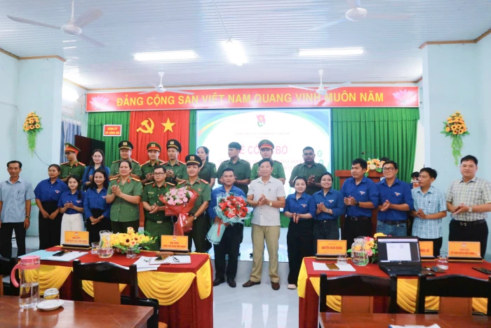Ra mắt mô hình “Đội Thanh niên xung kích vì Nhân dân phục vụ” xã Công Hải