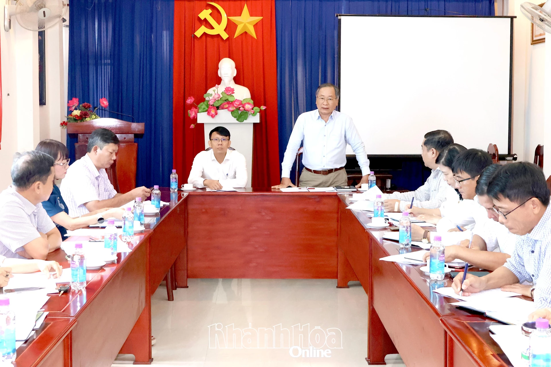 Ông Nguyễn Đắc Tài nêu ý kiến tại cuộc họp.