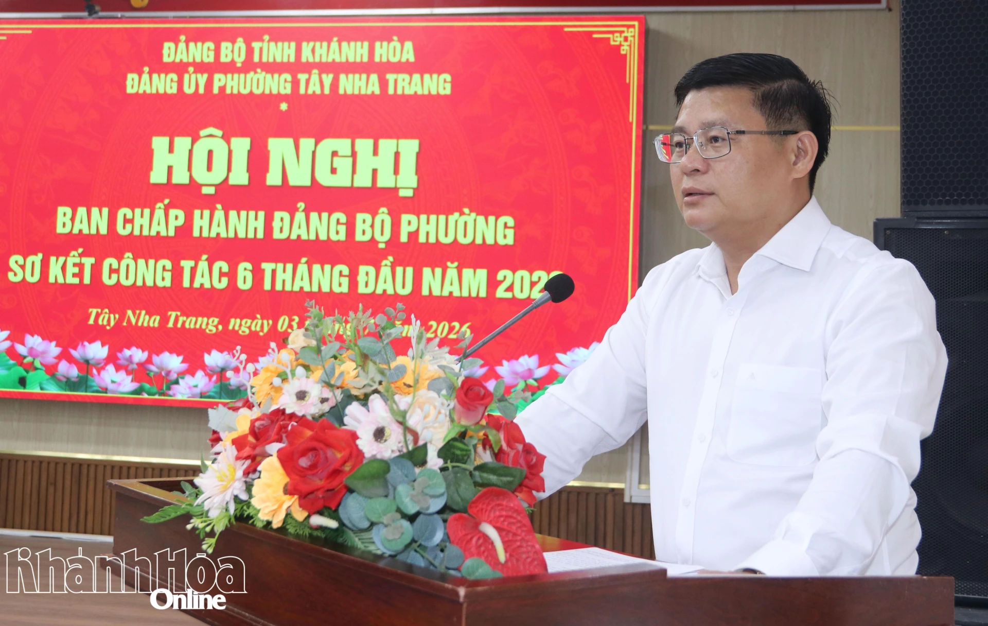 Ông Nguyễn Đức Tân - Bí thư Đảng ủy phường phát biểu khai mạc hội nghị.
