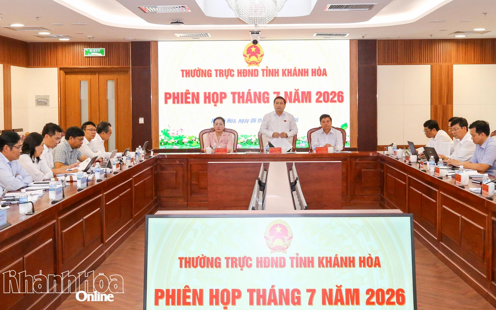 Quang cảnh tại phiên họp.