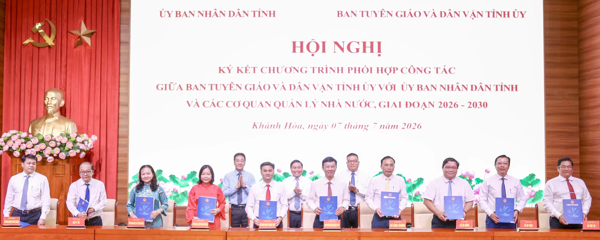 Lãnh đạo Ban Tuyên giáo và Dân vận Tỉnh ủy và lãnh đạo 9 sở quản lý chuyên ngành thuộc UBND tỉnh ký kết chương trình phối hợp công tác.