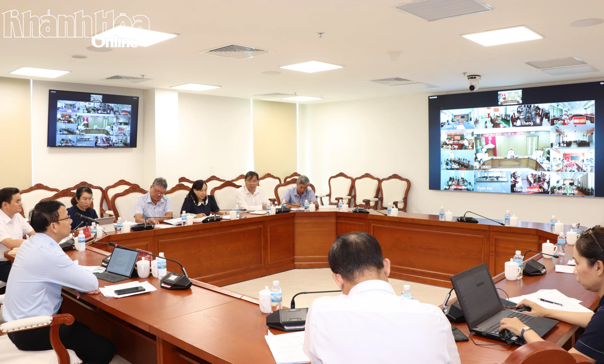 Cuộc họp được tổ chức trực tuyến với các xã, phường trên địa bàn tỉnh.