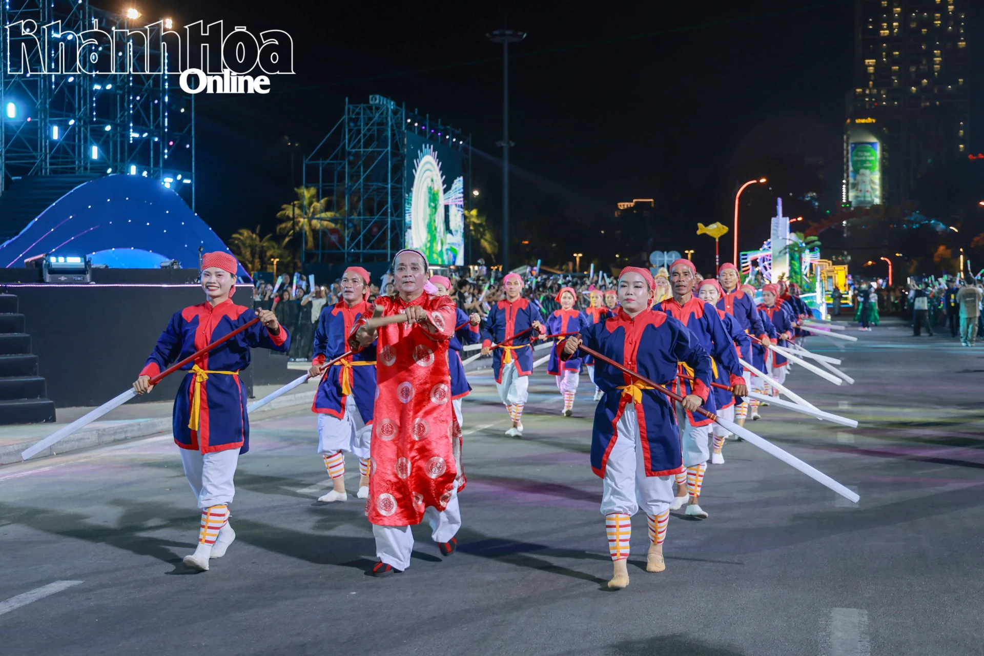 Màn trình diễn hò bá trạo mang chất văn hóa miền biển Khánh Hòa.