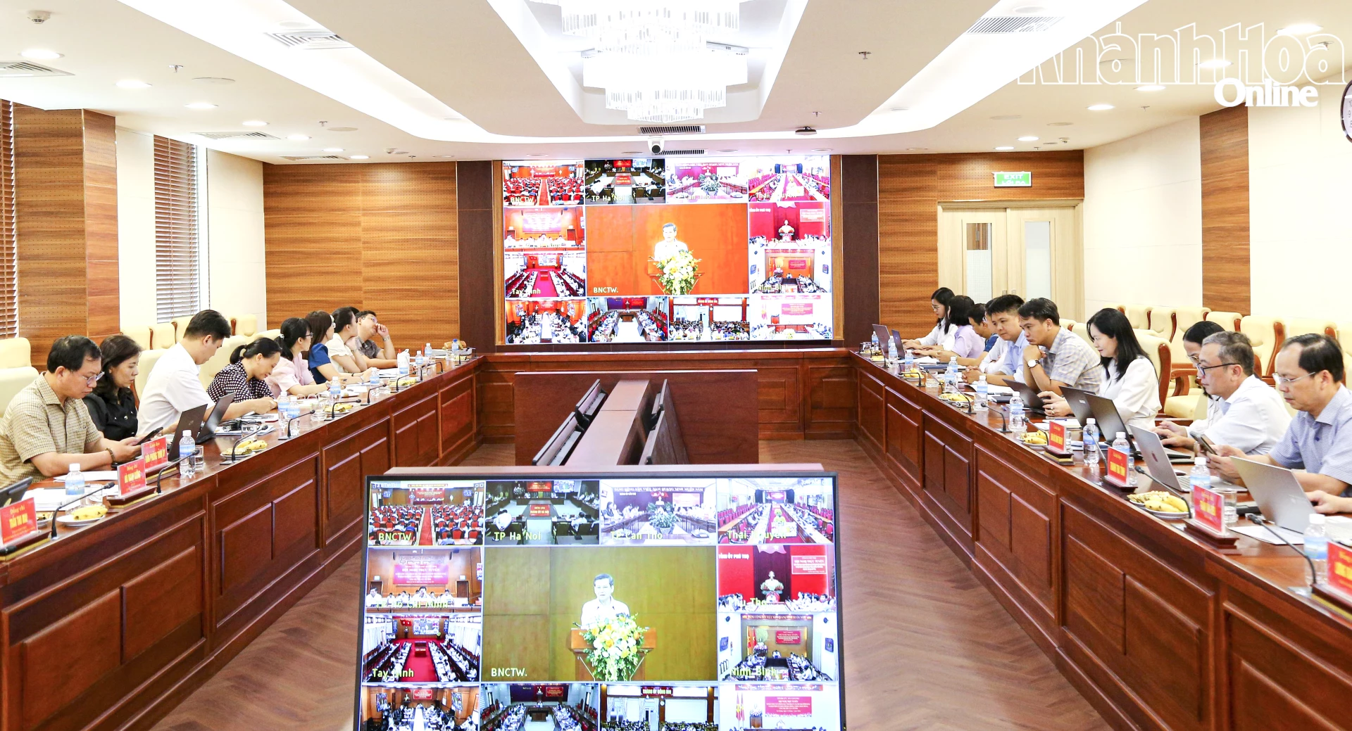 Quang cảnh hội nghị tại điểm cầu Tỉnh ủy Khánh Hòa.