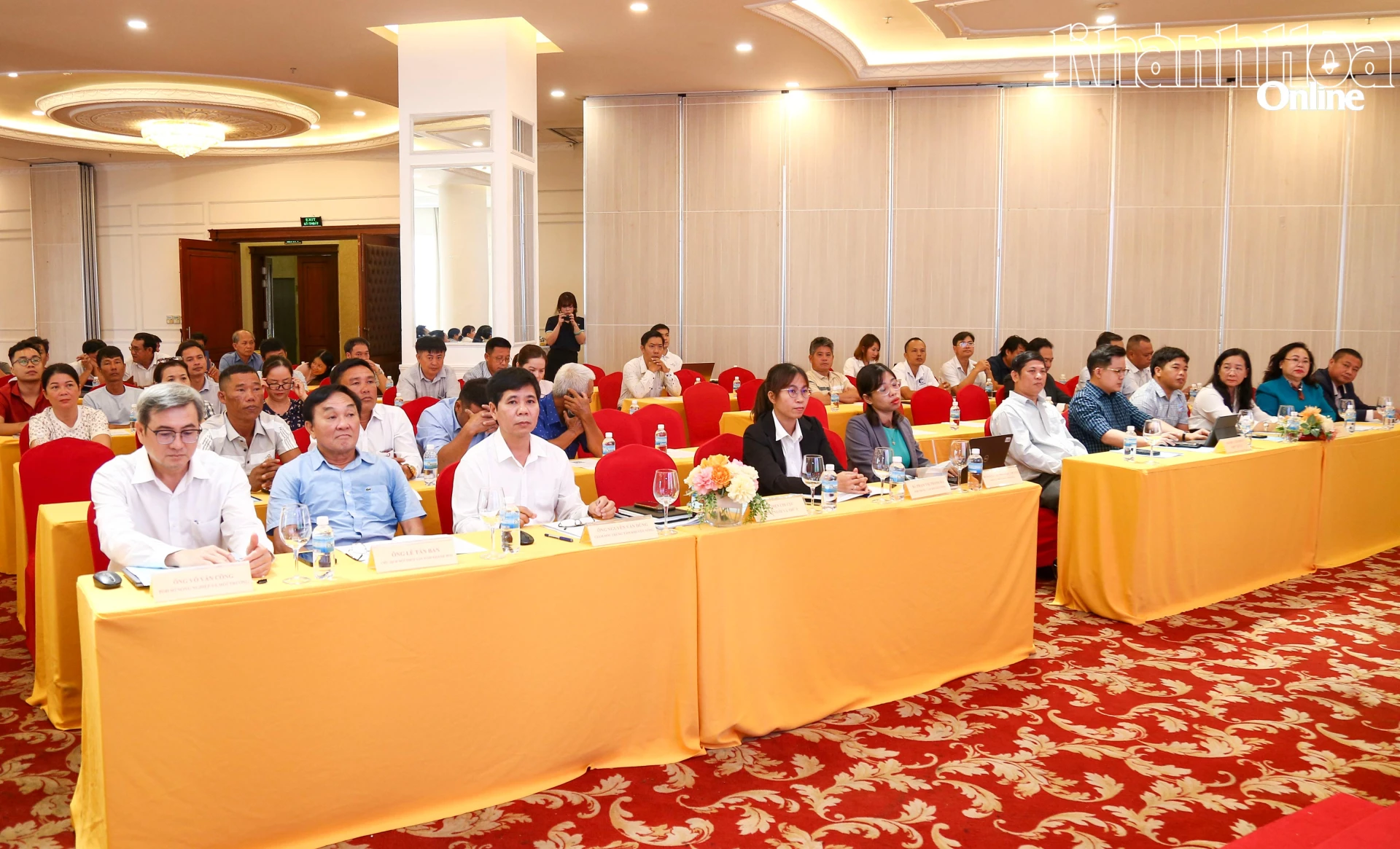Các đại biểu tham dự hội nghị