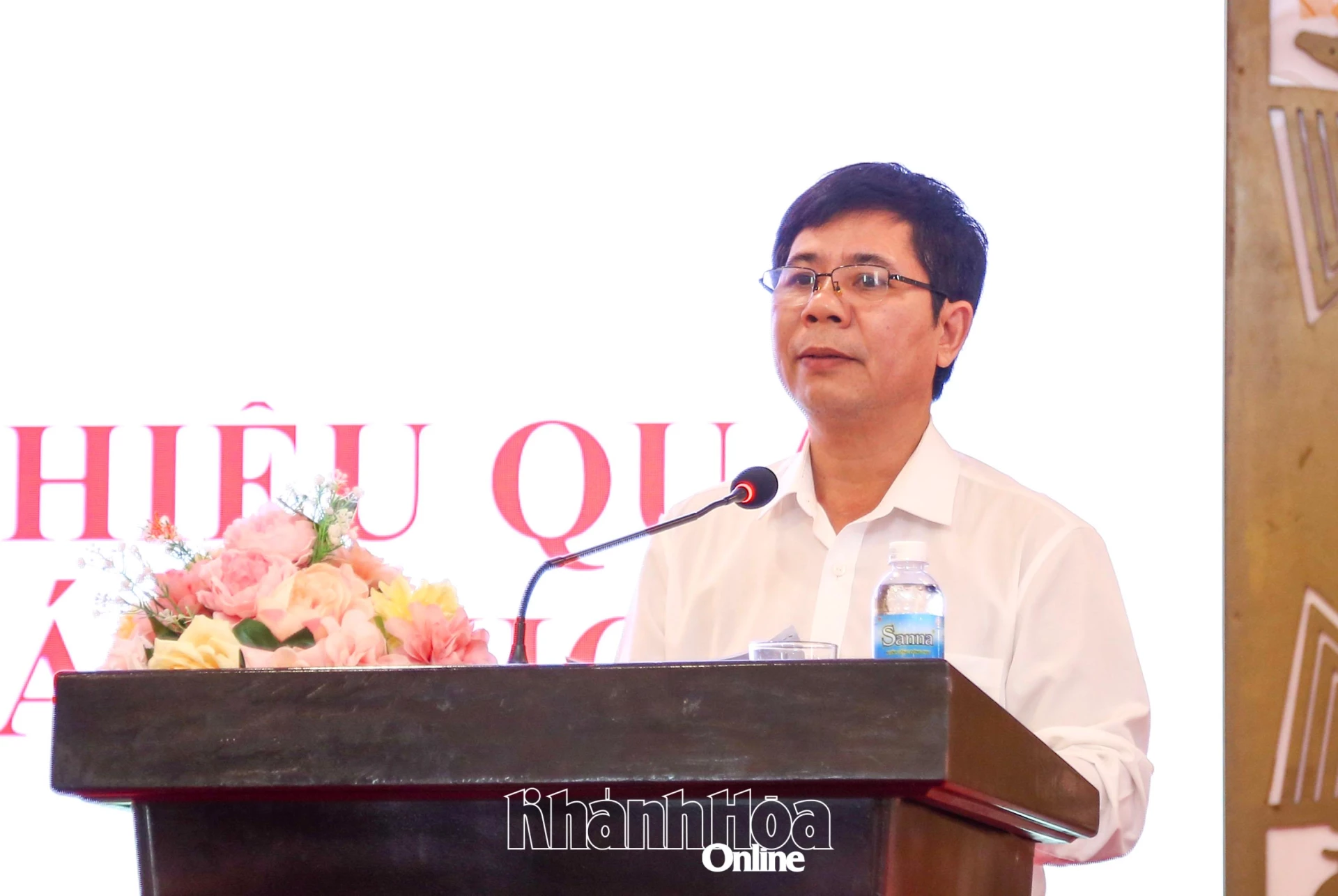 Lãnh đạo Trung tâm Khuyến nông tỉnh phát biểu tại hội nghị