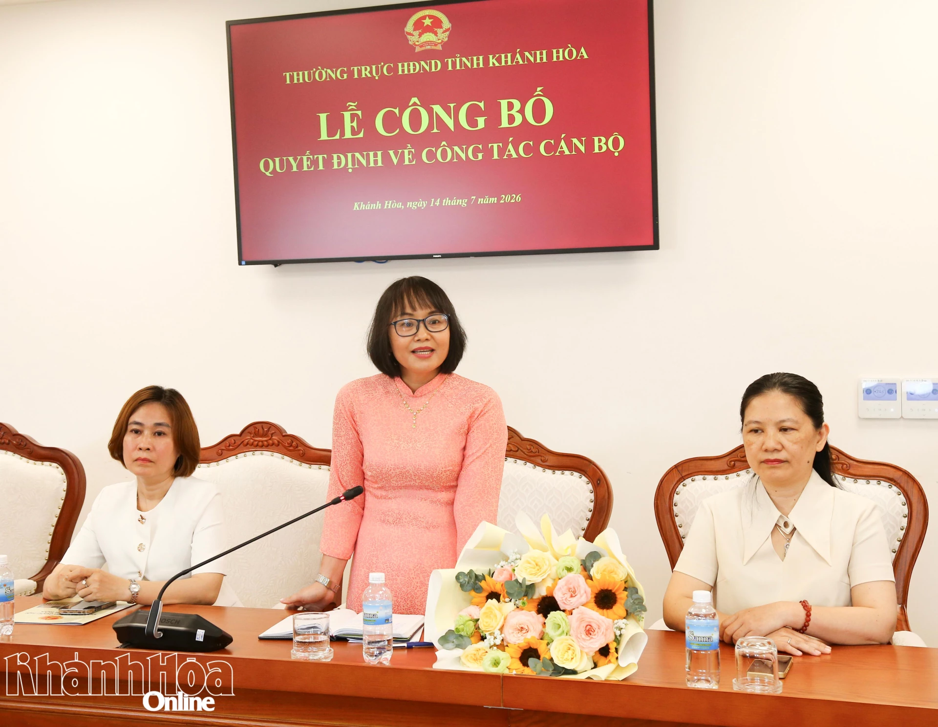 Bà Nguyễn Thị Sâm phát biểu nhận nhiệm vụ