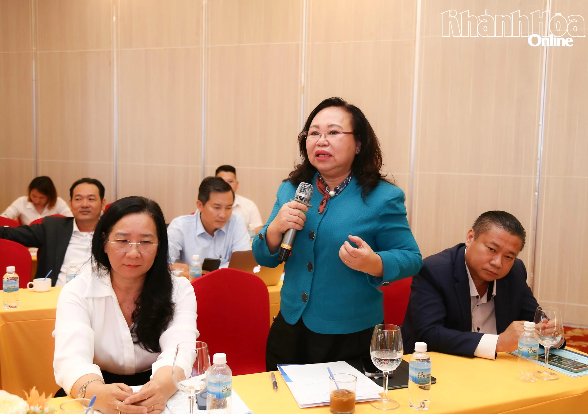 Đại biểu tham dự hội nghị đề xuất một số biện pháp để phát triển nuôi biển công nghiệp