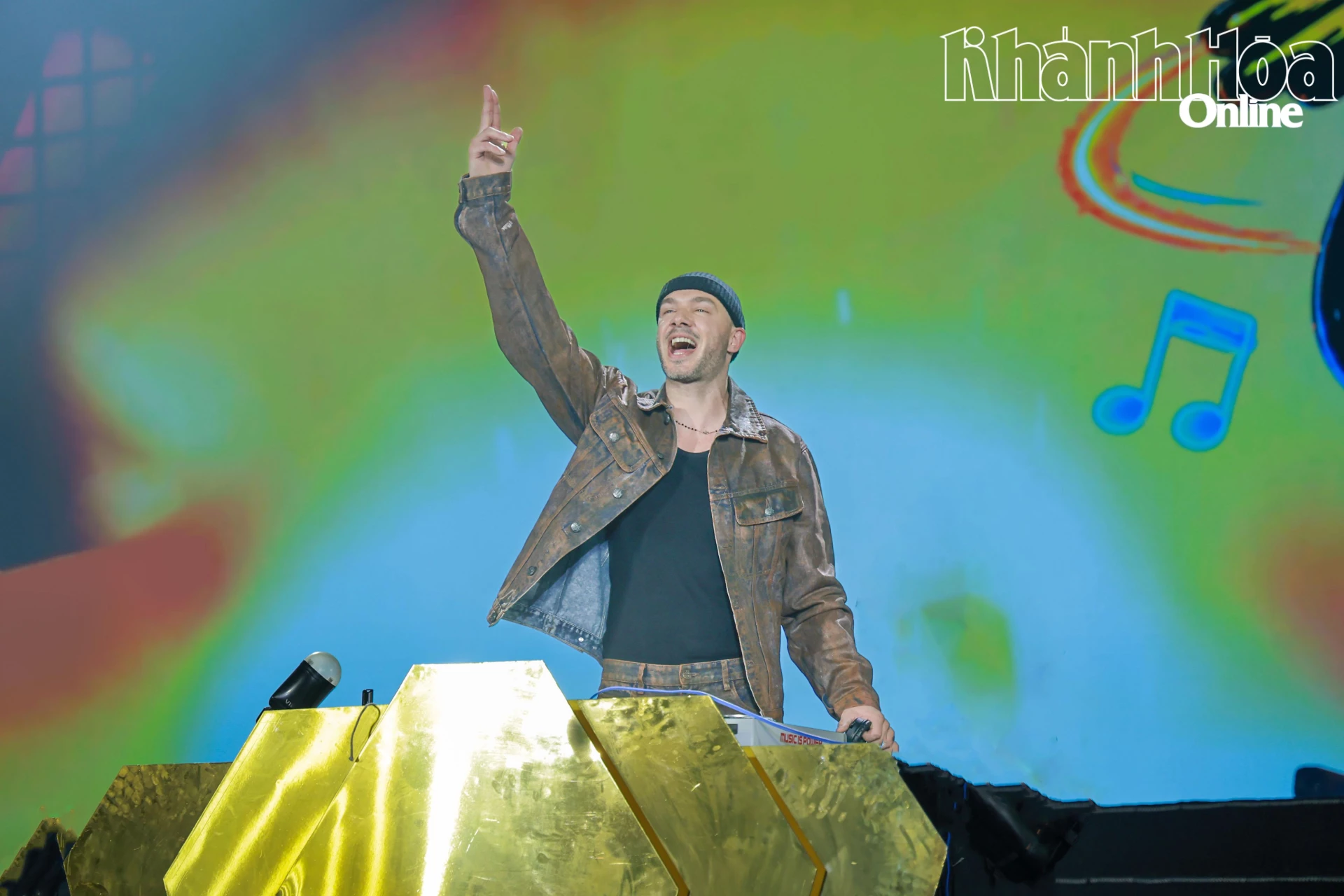 DJ Evan Pierini đến từ Bỉ.