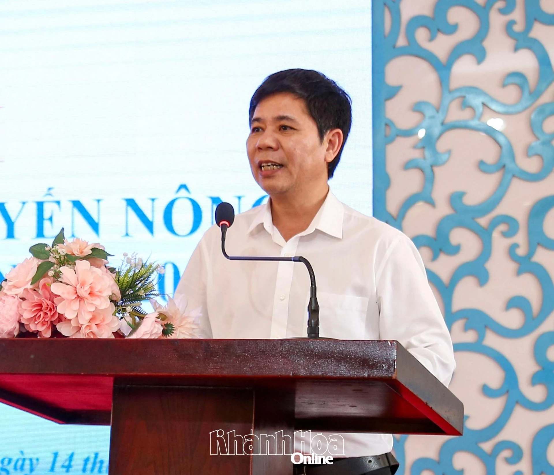 Lãnh đạo Trung tâm Khuyến nông tỉnh phát biểu tại hội nghị.