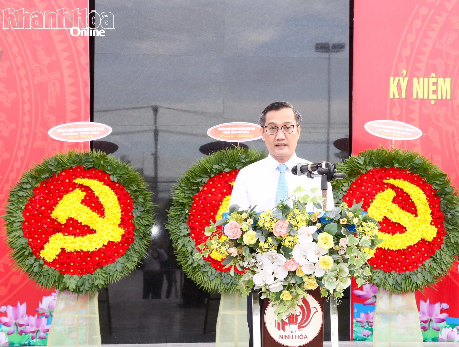 Lãnh đạo phường Ninh Hòa trình bày diễn văn Kỷ niệm 96 năm Ngày truyền thống đấu tranh cách mạng của Đảng bộ và Nhân dân tỉnh Khánh Hòa