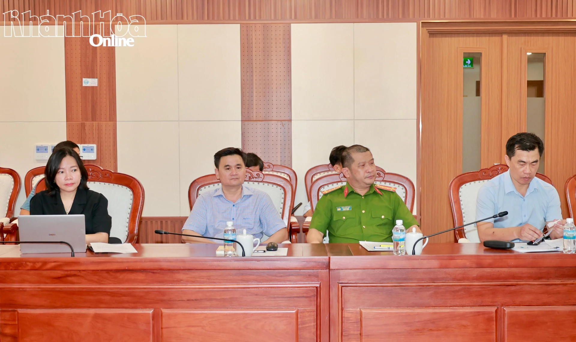 Lãnh đạo các sở, ban, ngành của tỉnh tham dự hội nghị.