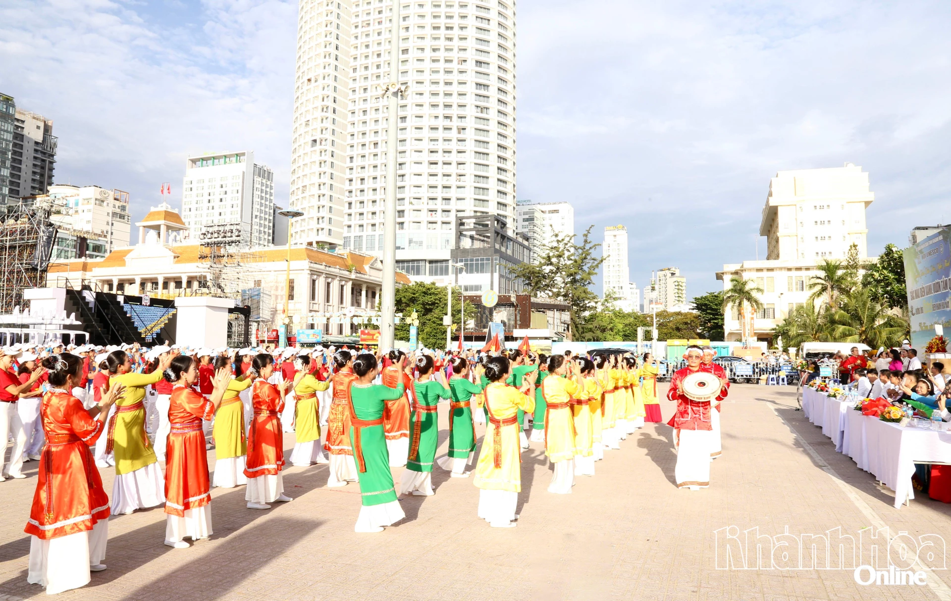 Sắc màu Vũ Điệu làng gốm tại chương trình
