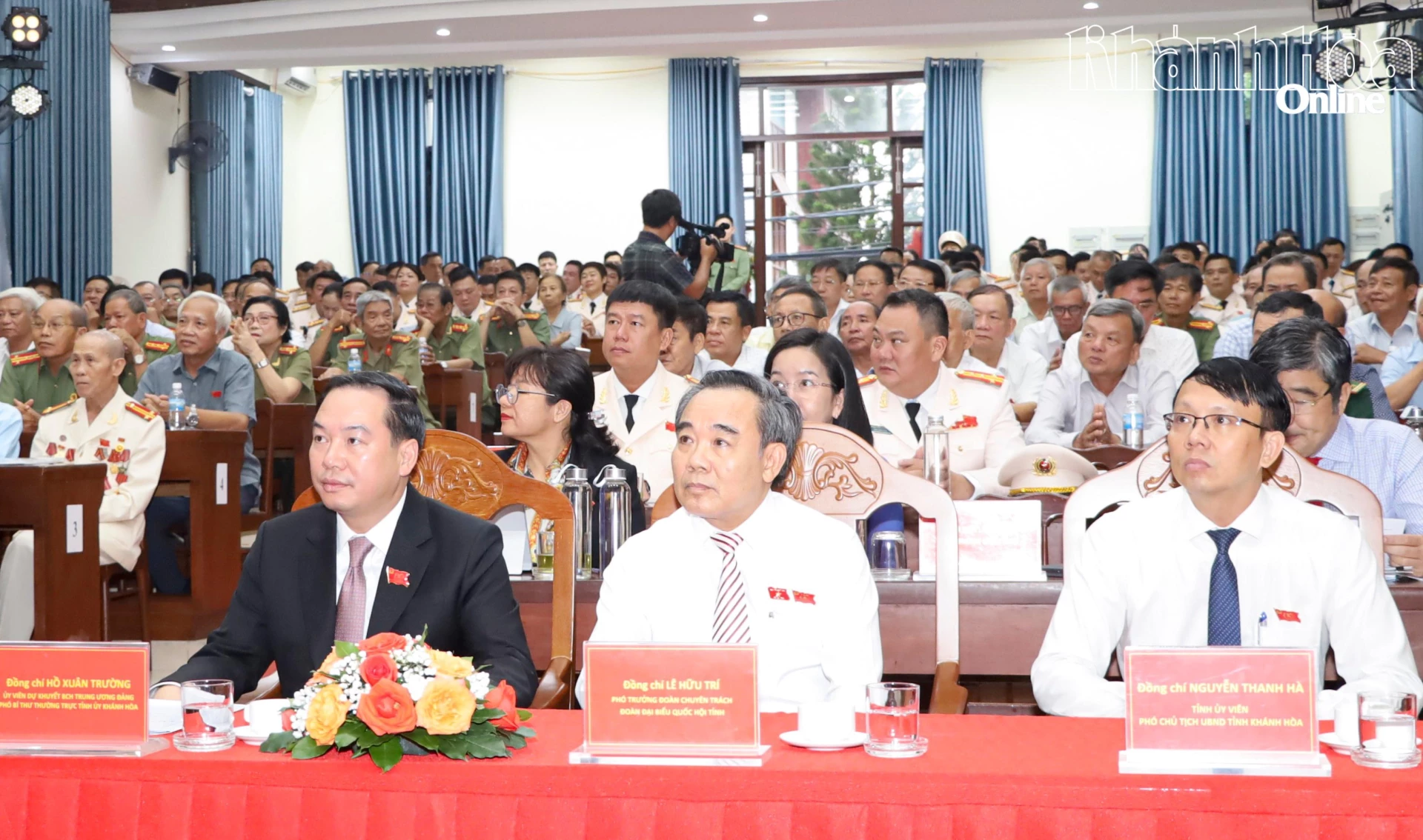 Các đồng chí: Hồ Xuân Trường, Lê Hữu Trí, Nguyễn Thanh Hà và các đại biểu tham dự buổi lễ.