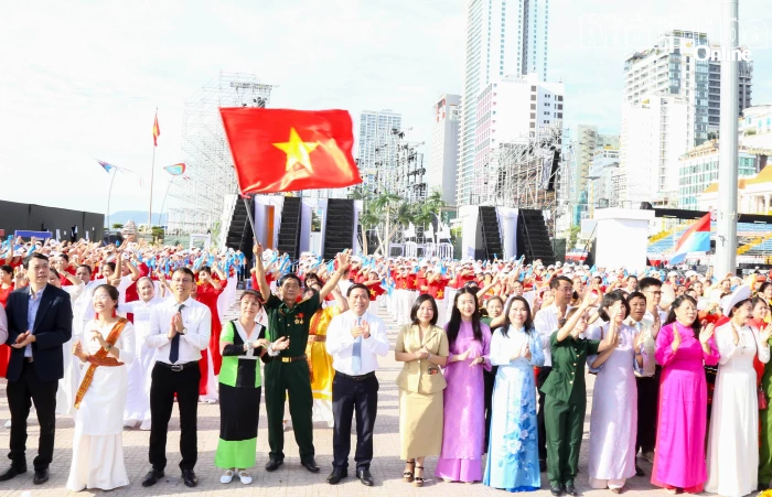 Đặc sắc chương trình nghệ thuật “Sắc màu biển xanh, vươn tầm quốc tế”