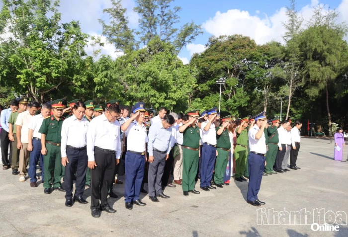 Đoàn công tác khảo sát biển, đảo ven bờ năm 2026 tri ân và trao an sinh tại đặc khu Côn Đảo