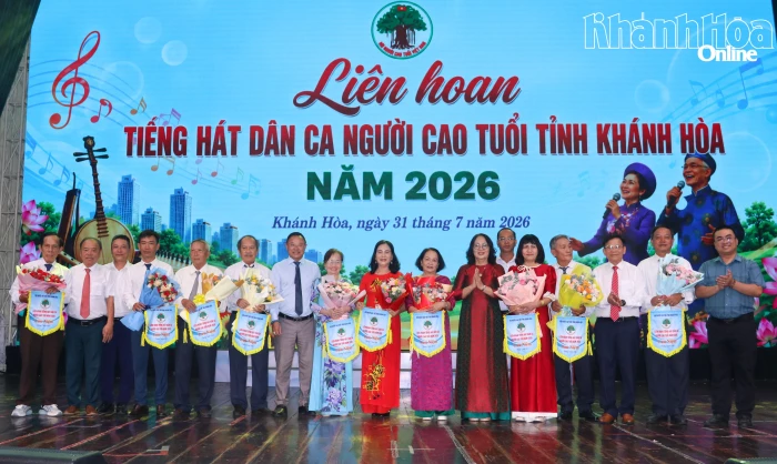 Sôi nổi Liên hoan tiếng hát Dân ca người cao tuổi tỉnh Khánh Hòa