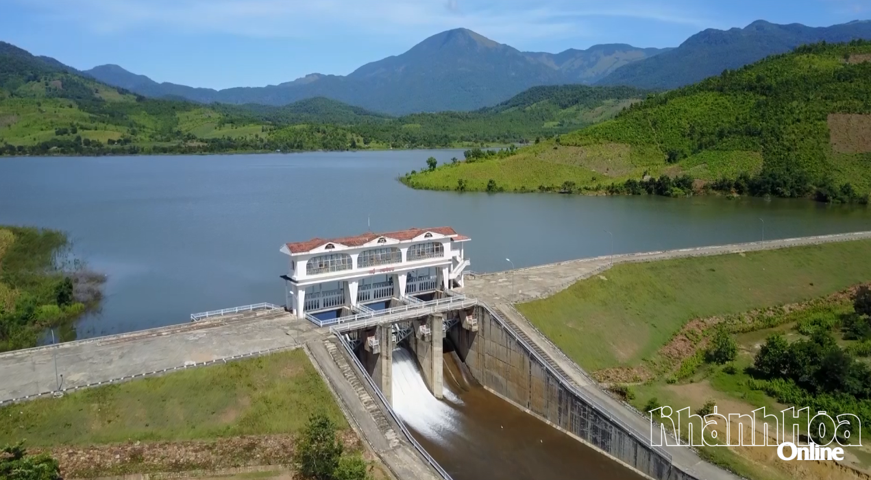 Hồ Trà Co (xã Bác Ái) là một trong những công trình đã được lắp đặt hệ thống quan trắc khí tượng thủy văn và giám sát khai thác tài nguyên nước.
