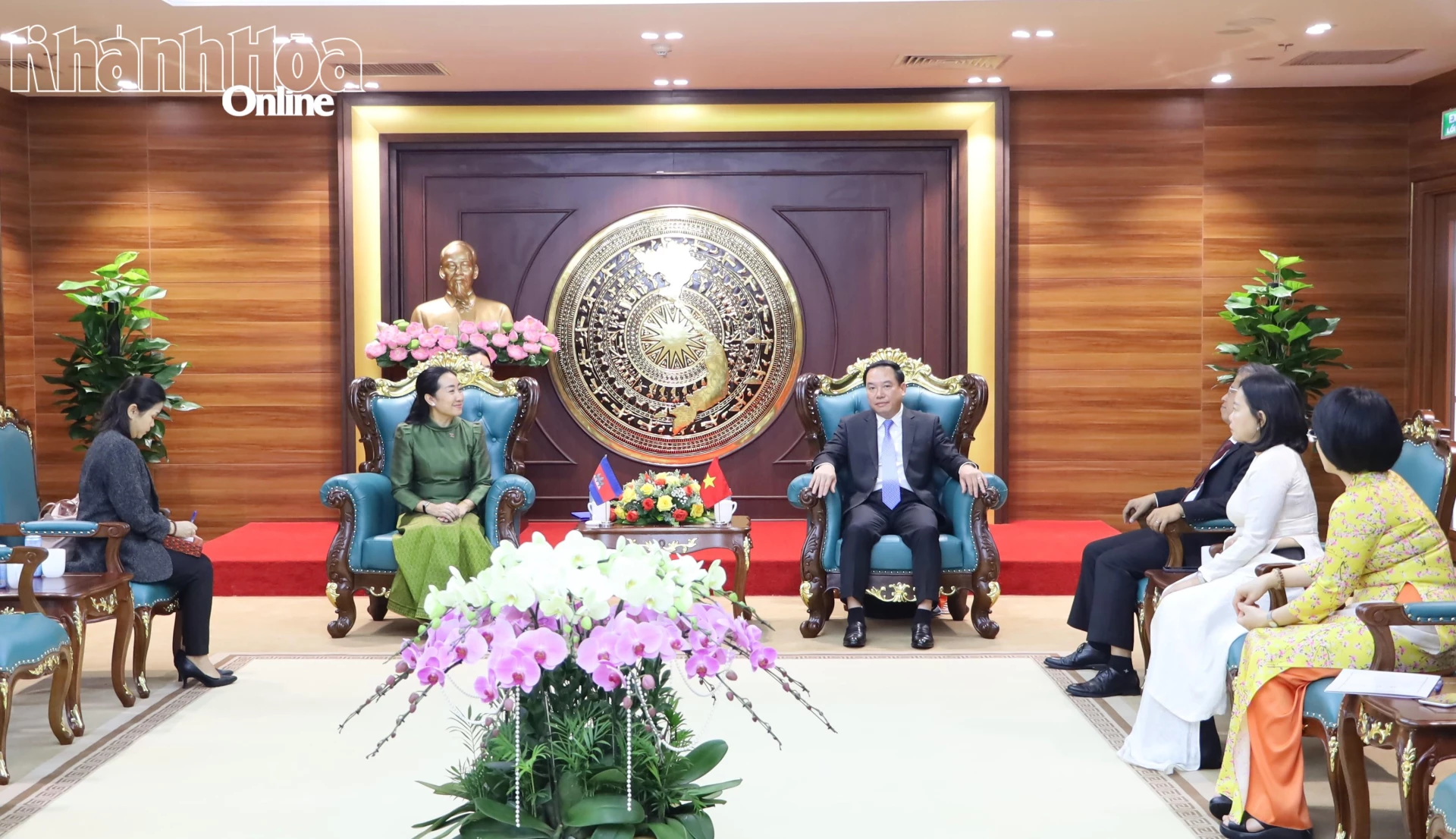 Quang cảnh tại buổi tiếp.