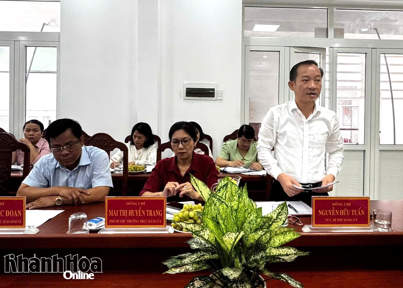 Lãnh đạo Đảng ủy xã Ninh Phước phát biểu ý kiến.