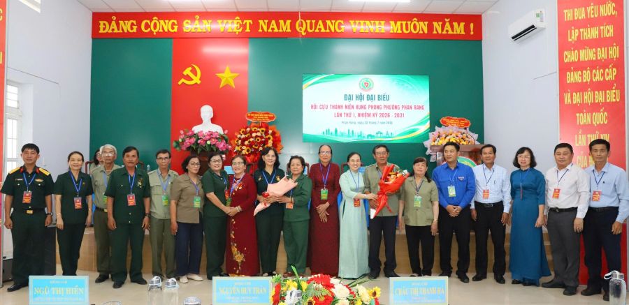 Ban Chấp hành Hội Cựu thanh niên xung phong tỉnh nhiệm kỳ mới ra mắt đại hội.